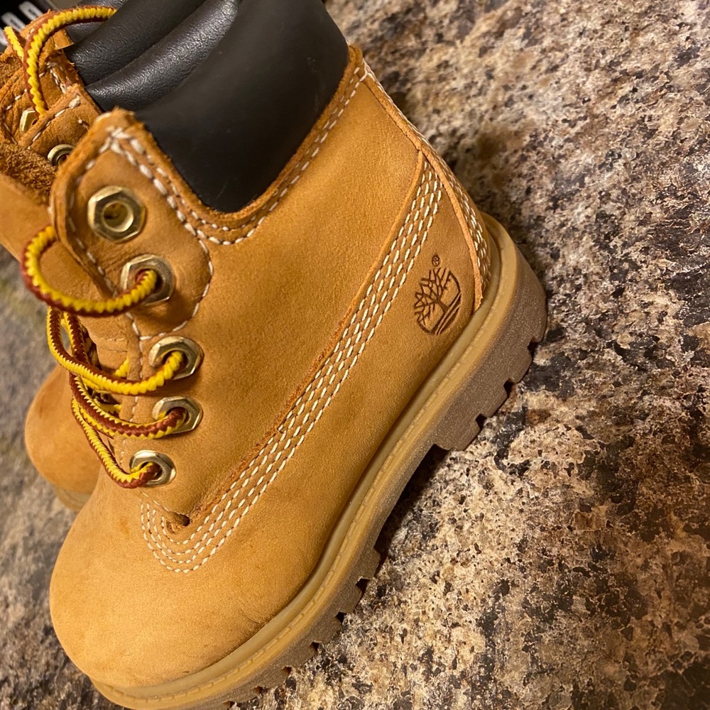 Toddler timberland boots size 6